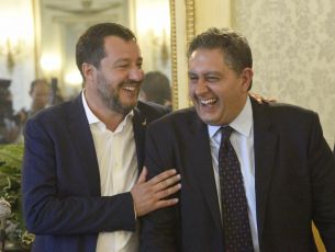 Salvini a Toti: "Governatore e assessore: o è Superman oppure..."