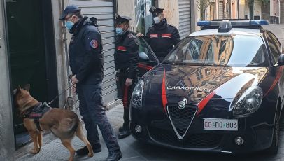 Genova, offrono cocaina a carabinieri in borghese: arrestati due spacciatori in via Porta di Vacca