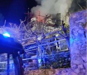 Sant'Olcese, a fuoco una villetta: 4 persone sfollate nella notte 