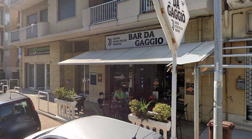 Bordighera, colpo di pistola contro la vetrina del bar sede dello Juventus Club