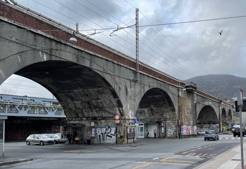 Genova, un enorme murales colorerà le arcate del ponte di piazza Pallavicini a Rivarolo