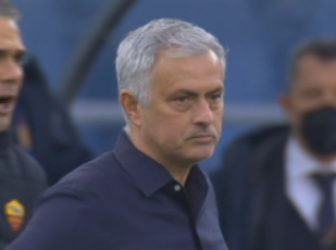 Roma, Mourinho: "Se quello di Abraham è fallo, non è più calcio" 