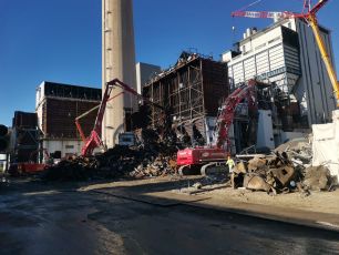 Vado Ligure, via alla demolizioni dei vecchi edifici di Tirreno Power