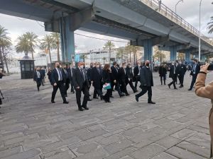 Draghi arriva a Palazzo San Giorgio, una standing ovation ha accolto il premier