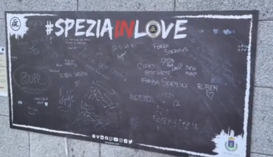 Spezia, messaggi d'amore sui led del Picco per San Valentino