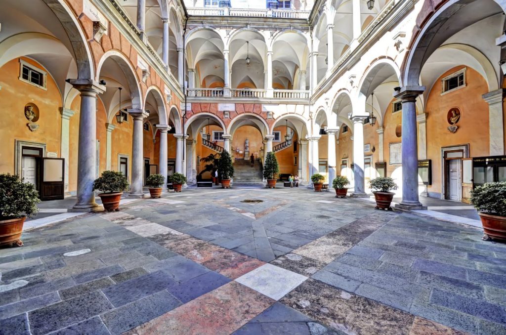 Caro bollette, si spegne anche Palazzo Tursi: il comune di Genova aderisce alla protesta di Anci