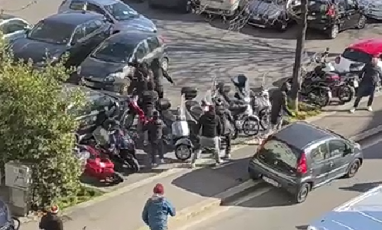 Genova, scontri e bombe carta prima della gara Genoa-Salernitana