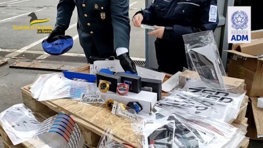Spezia, migliaia di ricambi e accessori per moto contraffatti: nei guai un importatore italiano