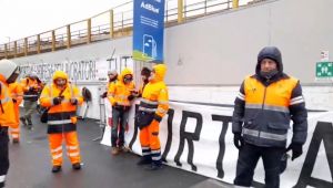 Genova, una decina di portuali al presidio di Ponte Somalia contro l'obbligo vaccinale