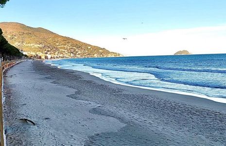 Alassio, al via il secondo ripascimento della spiaggia dopo la mareggiata del 2018 