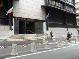 Genova, Processo Morandi. Avvocato difensore bloccato dalla coda in autostrada, udienza sospesa