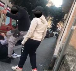 Genova: ragazzino aggredito, identificati i responsabili. Uno era stato da poco arrestato