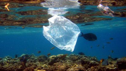 Genova, una montagna di sacchetti non biodegradabili e contraffatti sequestrati
