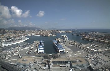 Porto di Genova, un'ora di stop dai turni di lavoro contro la guerra