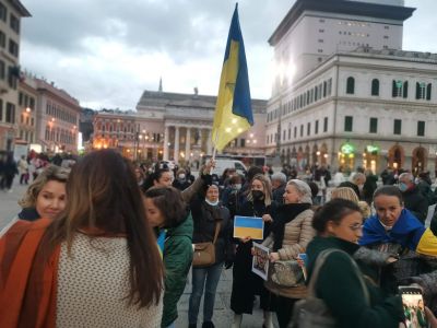 Genova scende in piazza contro la guerra in Ucraina