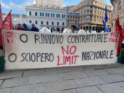 Genova, sciopero dei bus e cortei. Mattina complicata per il traffico