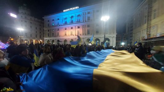 Genova, messa in Santo Stefano e corteo per le vie del centro contro la guerra in Ucraina