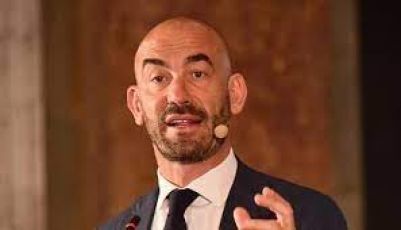 Covid, Bassetti: "Ecco come con i vaccini abbiamo fermato la pandemia"