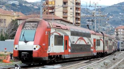 Ventimiglia, migrante muore sul tetto del treno verso il confine. Traffico bloccato