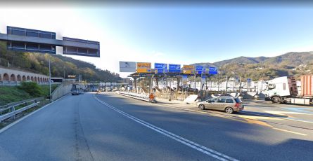 Genova, 96enne in pantofole in autostrada: salvata dalla polizia stradale
