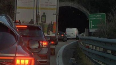 Autostrade, traffico in tilt verso Voltri: 7 chilometri di coda in A26 per un incidente