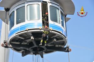 Genova, evacuazione dei passeggeri del Bigo. Ma è solo un'esercitazione dei Vigili del Fuoco