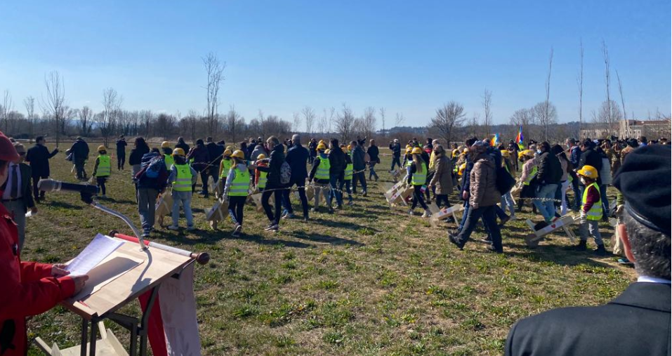 Tragedia Morandi, a Vicenza alunni genovesi piantano 43 alberi