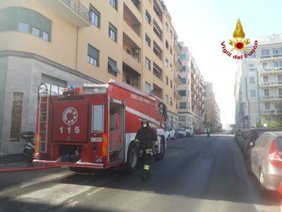 Genova, incendio in un appartamento di via Nizza: due anziani evacuati