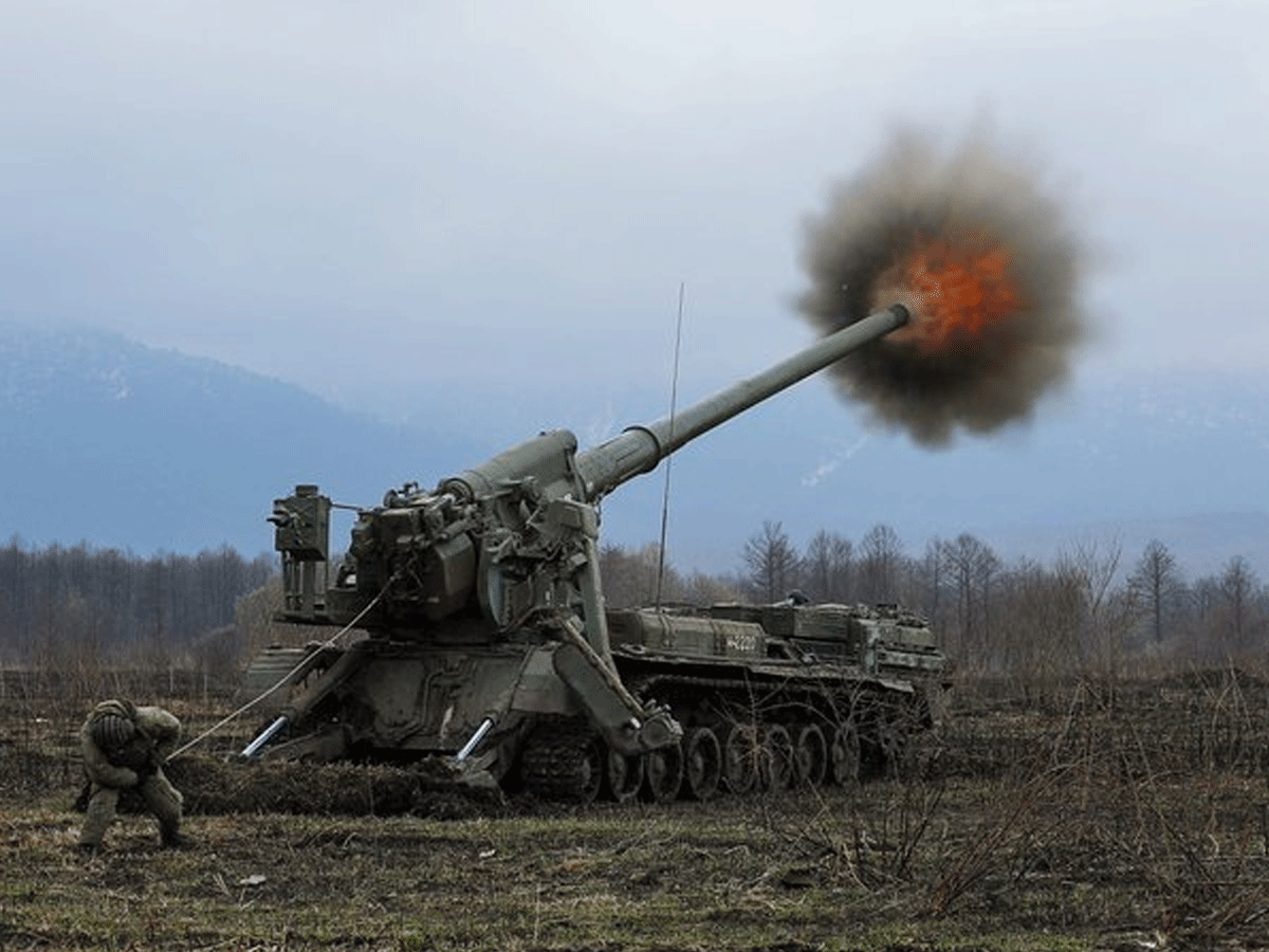 Ucraina, primo mese di guerra. I russi lanciano bombe al fosforo, previste nuove sanzioni