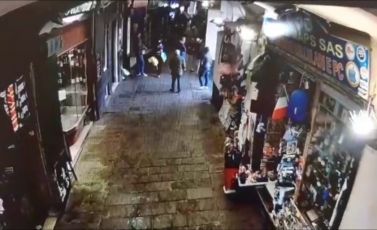 Genova, cerca di rubare il tablet a un bimbo di 18 mesi e lo ferisce. Arrestato