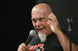 Risate e beneficenza, in scena al teatro Duse lo spettacolo del comico Daniele Raco  