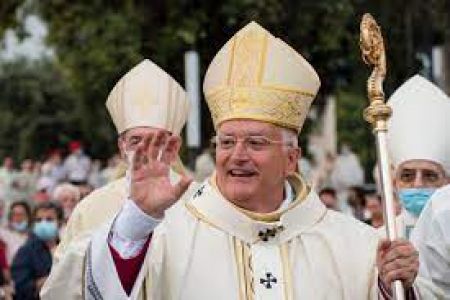 Elezioni, l'arcivescovo di Genova Tasca ai candidati: "Ridare fiducia così si trattengono i giovani"