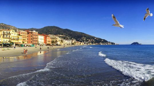 Alassio, cominciati i lavori di ripascimento della spiaggia