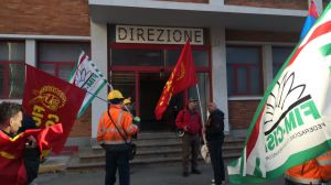 Genova, Acciaierie d'Italia: i lavoratori occupano gli uffici e proclamano 24 ore di sciopero