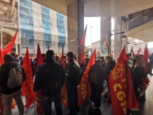 Chiavari, lavoratori Hi-Lex in corteo. Incontro in Comune, domani confronto in Regione