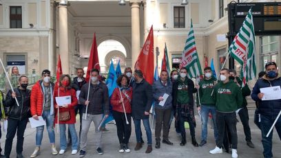 Genova, Stazione Principe: presidio dei lavoratori del servizio ristoro degli InterCity