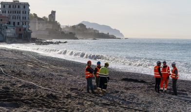Genova, arriva a Sturla il primo dei due cavi sottomarini del progetto 2Africa