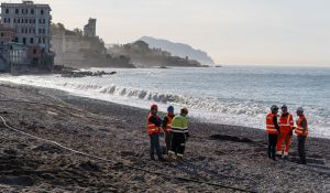 Genova, arriva a Sturla il primo dei due cavi sottomarini del progetto 2Africa