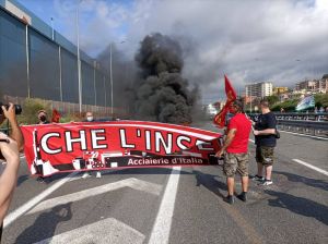 Genova, ex Ilva: lavoratori del reparto chiuso dalla Asl in cassa integrazione. La Fiom protesta