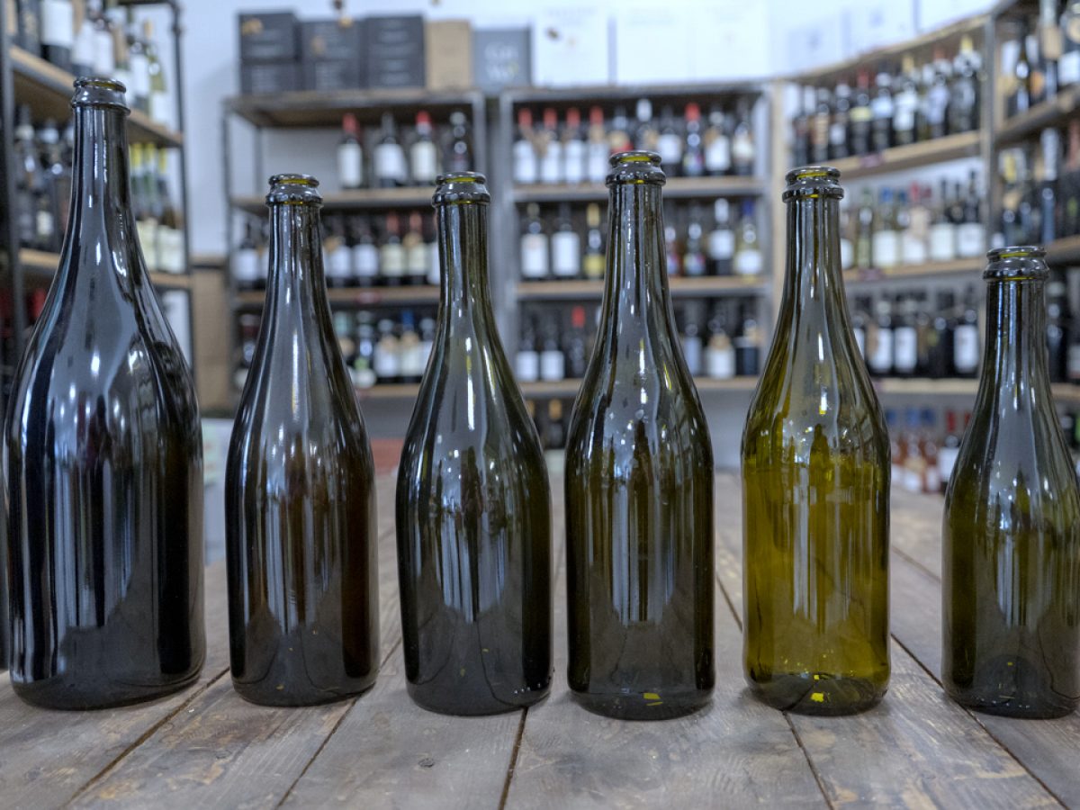 La guerra mette in crisi l'industria del vetro, anche in Liguria produttori di vino e olio preoccupati