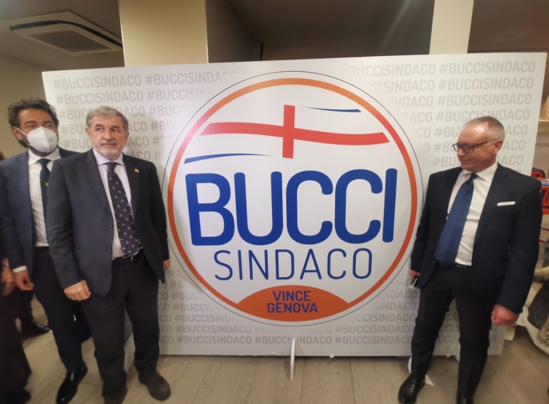 Genova, Marco Bucci inaugura il point elettorale di Vince Genova in Galleria Mazzini
