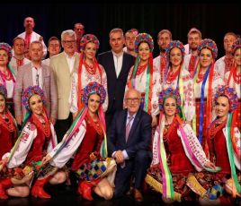 Genova, i coristi ucraini fuggiti dalla guerra sul palco del Carlo Felice il 25 aprile