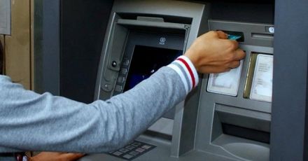 Chiavari, rubò la carta di credito a una anziana e prelevò denaro. Arrestato a Francoforte