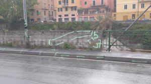 Genova, perde il controllo dello scooter e sbatte contro il muro. Muore diciassettenne