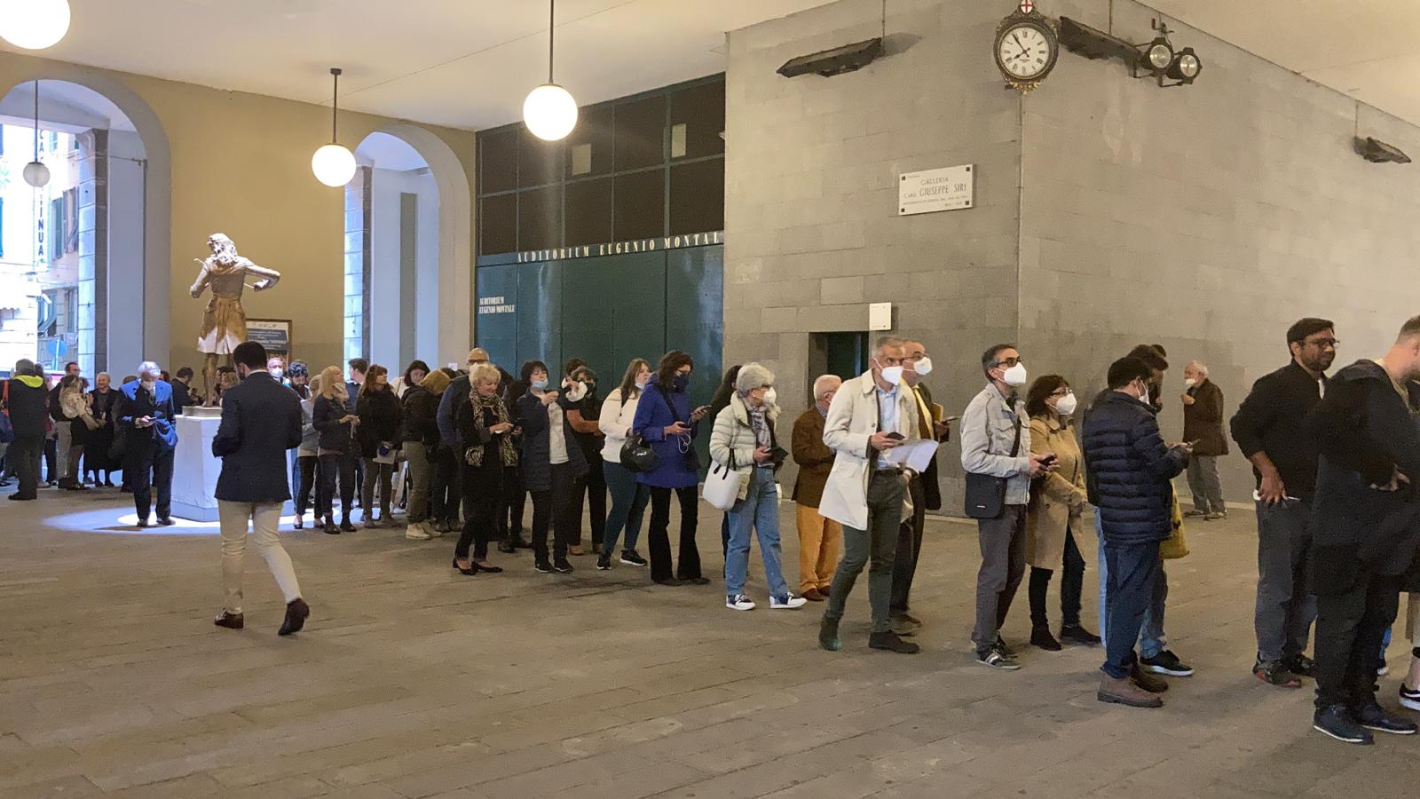 Genova, tutti in coda al Carlo Felice per il Coro Nazionale Ucraino