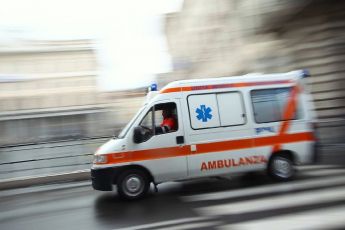 Genova, scontro fra auto e moto in Corso Torino: ragazza in gravi condizioni