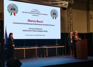 Genova, Bucci premiato con l'Icta 2022 per la ricostruzione del Ponte San Giorgio 