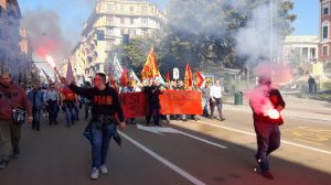 Genova, lavoratori ex-Ilva in corteo per le vie della città