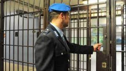 La Spezia, detenuto non riceve la zuppa del Ramadan e aggredisce due poliziotti