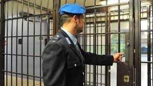 La Spezia, detenuto non riceve la zuppa del Ramadan e aggredisce due poliziotti